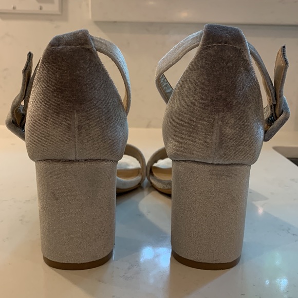 CL by Laundry, Jody velvet sandals in silver gray - Picture 5 of 8